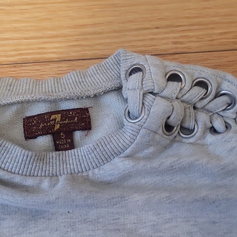 Sweatshirt - Picture 2 of 4